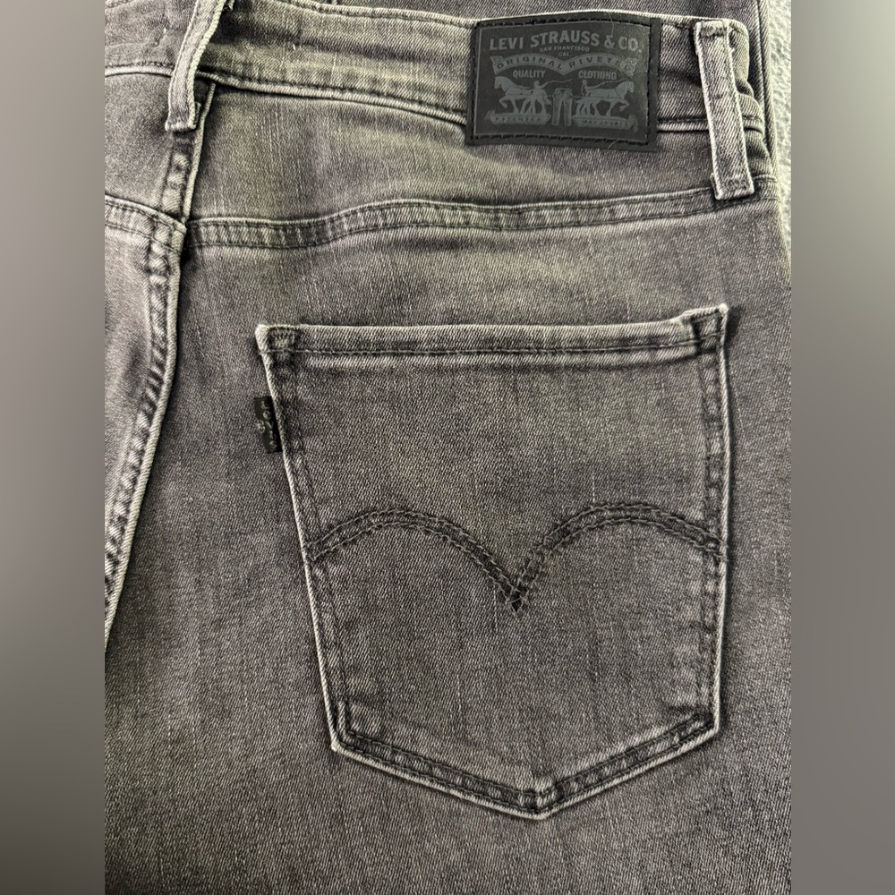Levi’s 721 High Rise Skinny 🐦⬛ - Picture 7 of 8